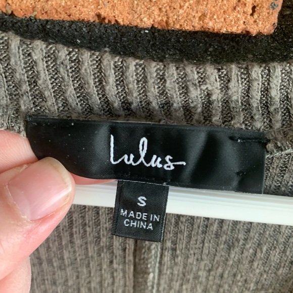 Women's Lulu’s Ribbed V-Neck Top - Olive/grayish - Picture 3 of 3